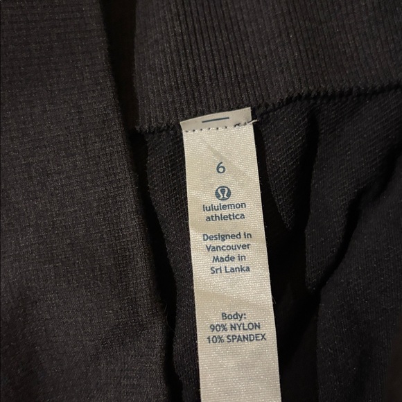 Lululemon compression crop pants size 6 - Picture 3 of 5